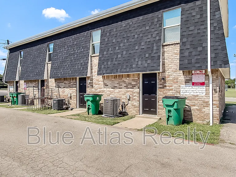 408 Noble Ave #B — Photo 1