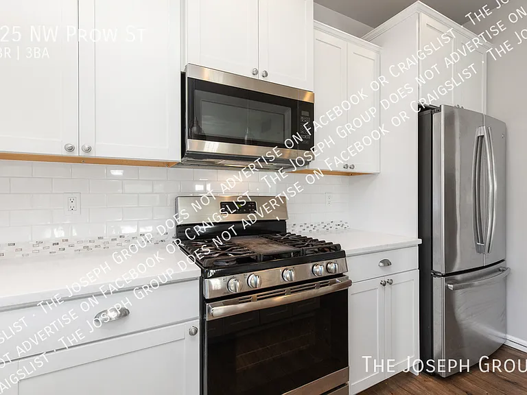 625 NW Prow St — Photo 13