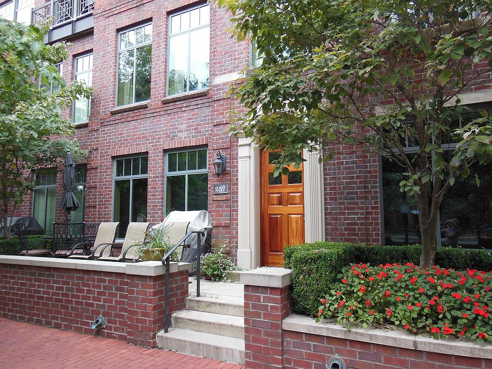 1st image of 251 Daniel Burnham Sq #257