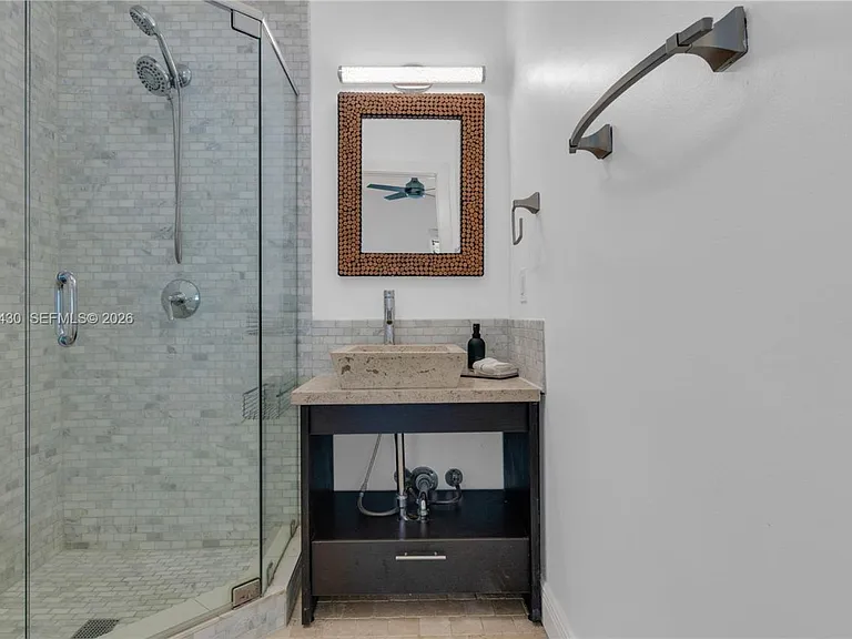 549 NE 12th Ave #1 — Photo 37