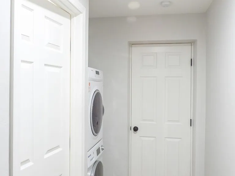 2639 N Fontana Ave — Photo 22