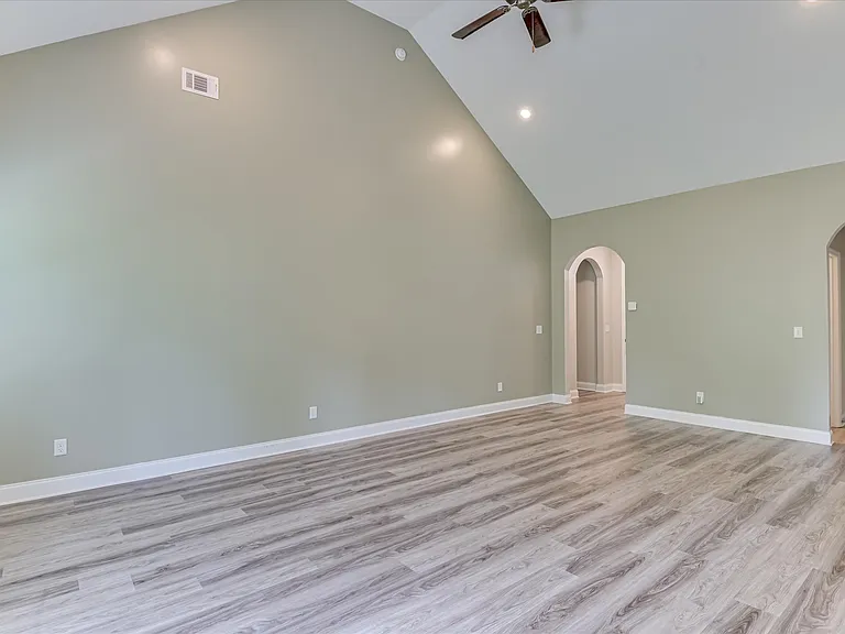 183 Williston Rd — Photo 27