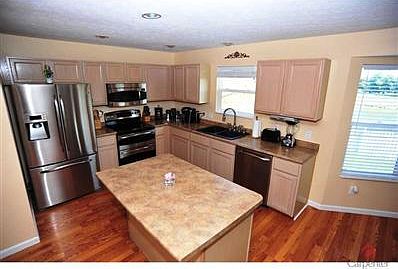2nd image of 10400 Stillwell Ct