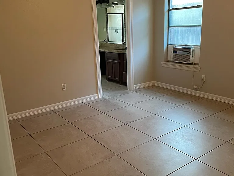 703 Edgewood Ave — Photo 8