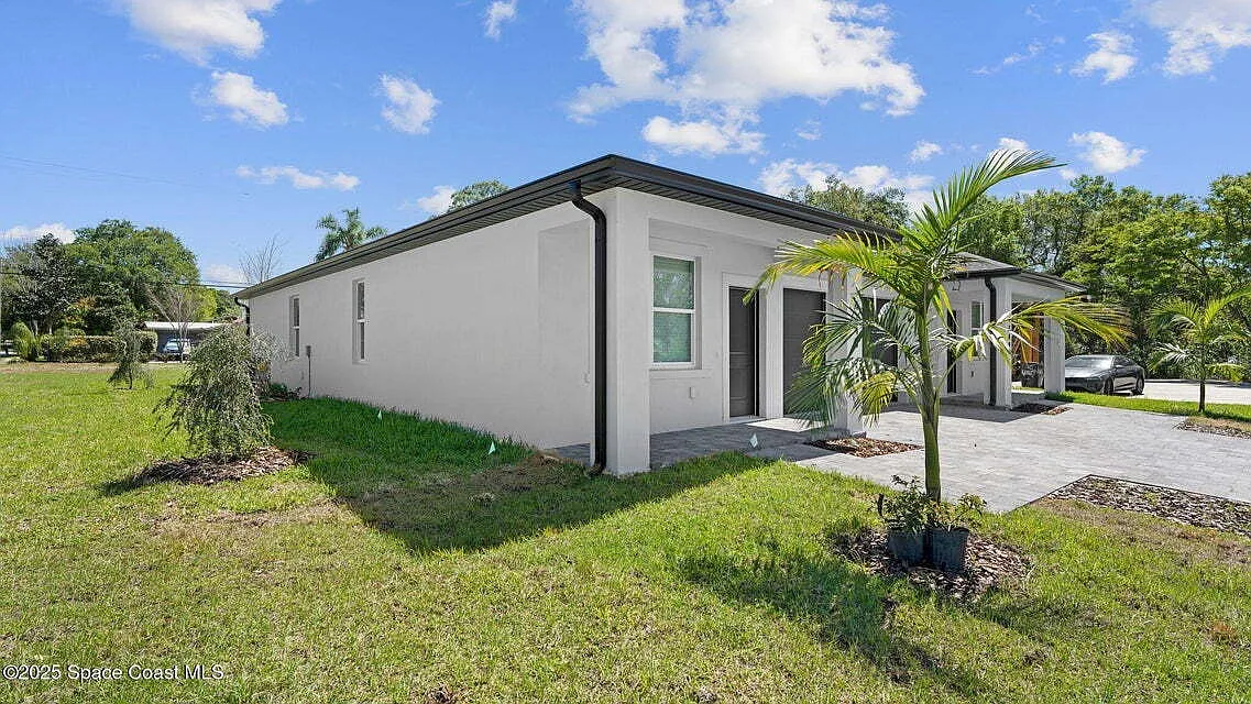 3 bed, 2.0 bath, 1137 sqft, $1,900 — Photo 3
