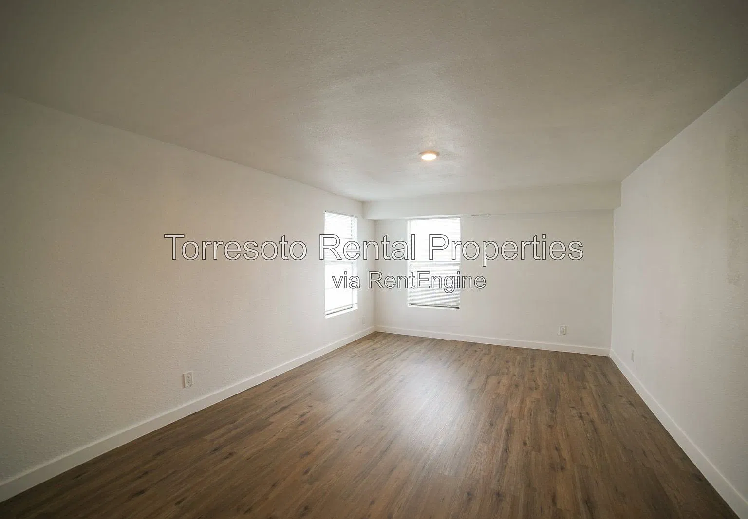 4 bed, 1.0 bath, 2115 sqft, $2,400 — Photo 2