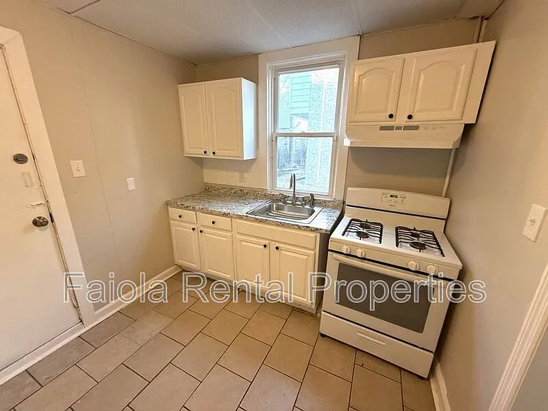 905 Keener Ave — Photo 5