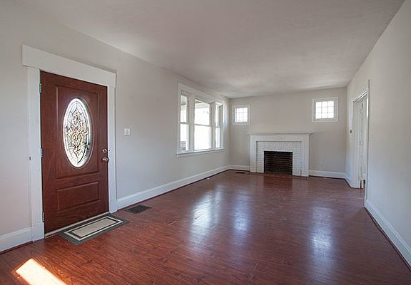 5th image of 2598 Laura Ln