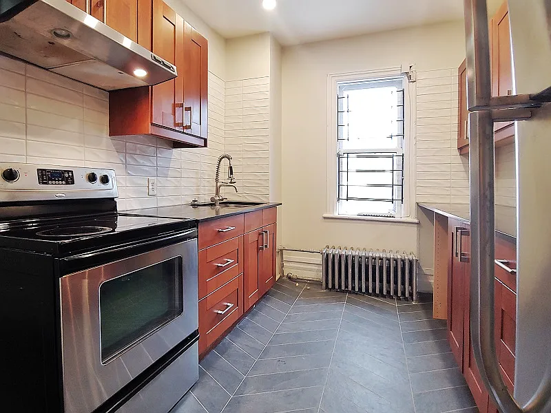 453 Somerset St W