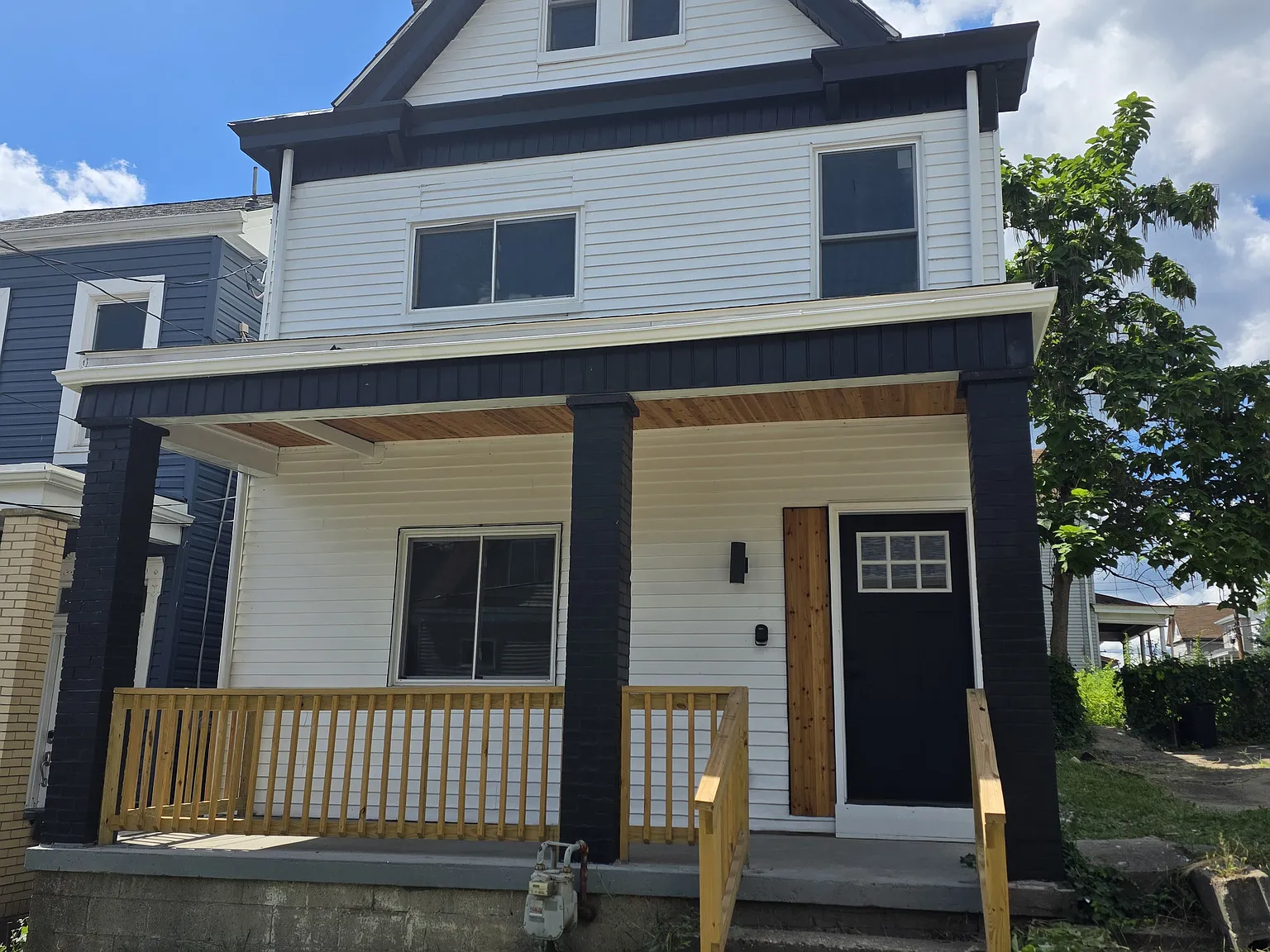 4 bed, 2000 sqft, $2,200 — Photo 1