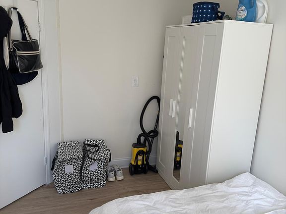 3rd image of 50 W 34th St APT 7B05