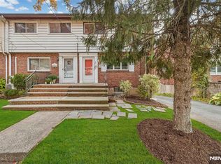 35 Edgewater Pl, Edgewater, NJ 07020