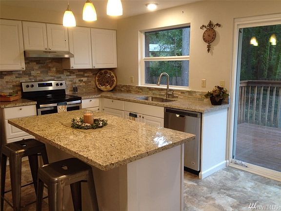 5th image of 3993 SE Cameron Pl