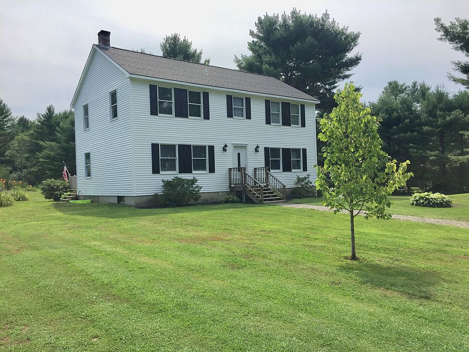 Front lawn featuring walkway