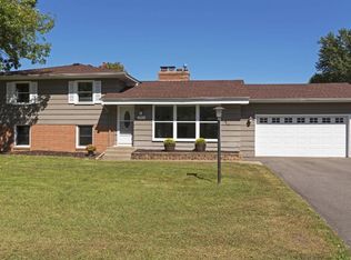 2065 Shale Ln, Eagan, MN 55122