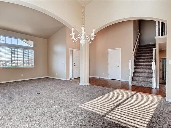 3rd image of 813 Parkdale Pl