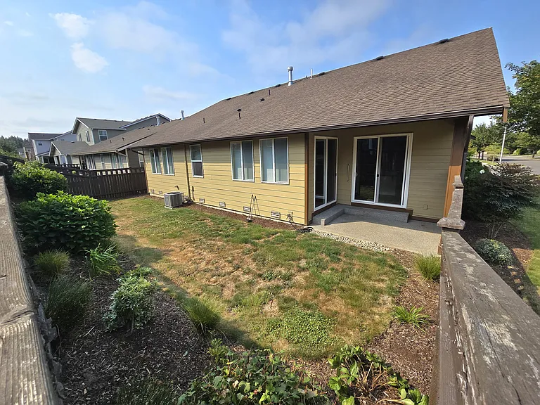 9006 Buttercup St SE — Photo 2