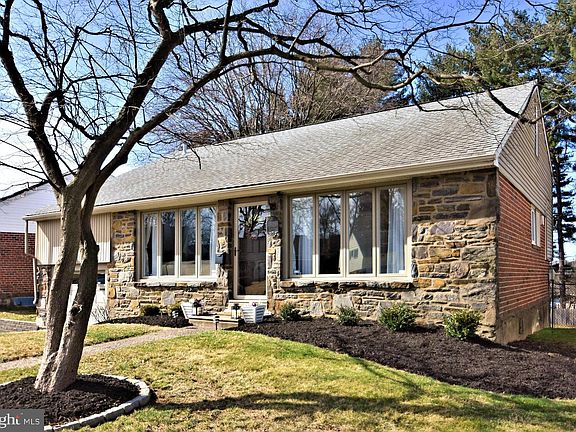 2nd image of 321 Windsor Park Ln