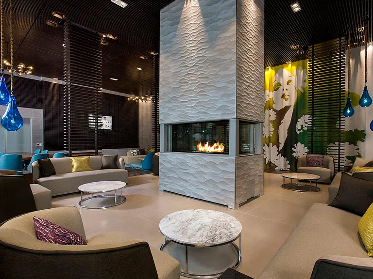Pool Lounge