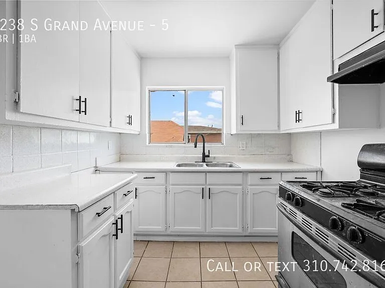 4238 S Grand Ave #5 — Photo 1