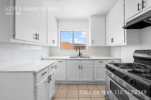 4238 S Grand Ave Photo 1