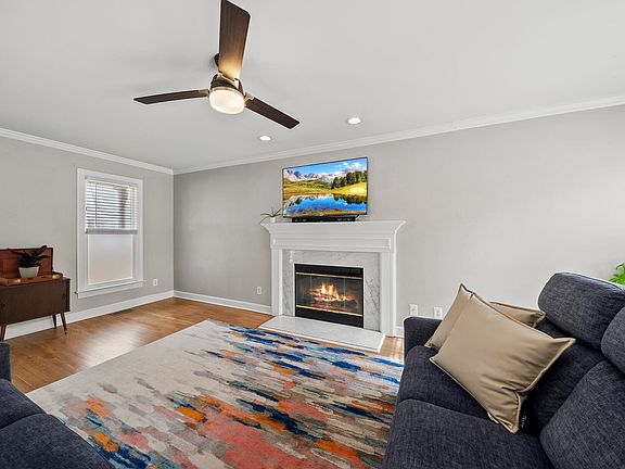 4th image of 109 Silverrock Ct