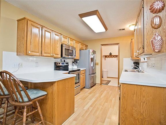 5th image of 96 Buckingham Dr