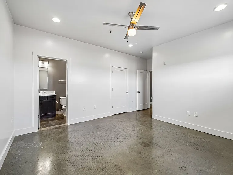 Myers Flats - 3 Bedroom — Photo 14