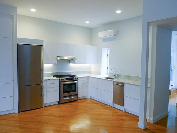 4th image of 919 E Passyunk Ave
