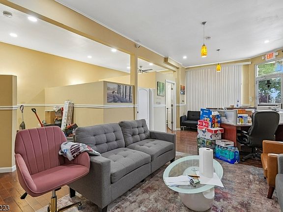 4th image of 47 Chestnut St #0