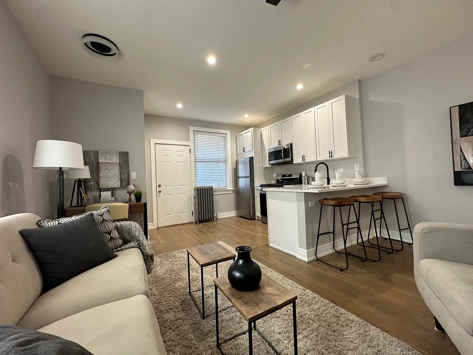 1 bed, 1050 sqft, $2,575 — Photo 3