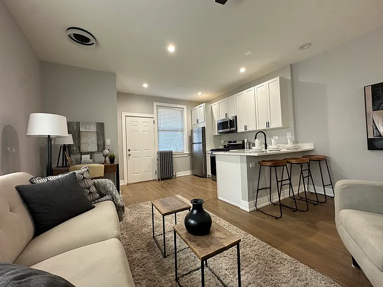 5452 N Paulina St #1R — Photo 3