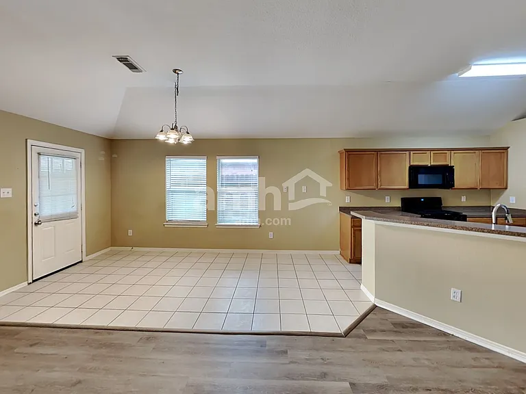 719 Chase View Dr — Photo 4