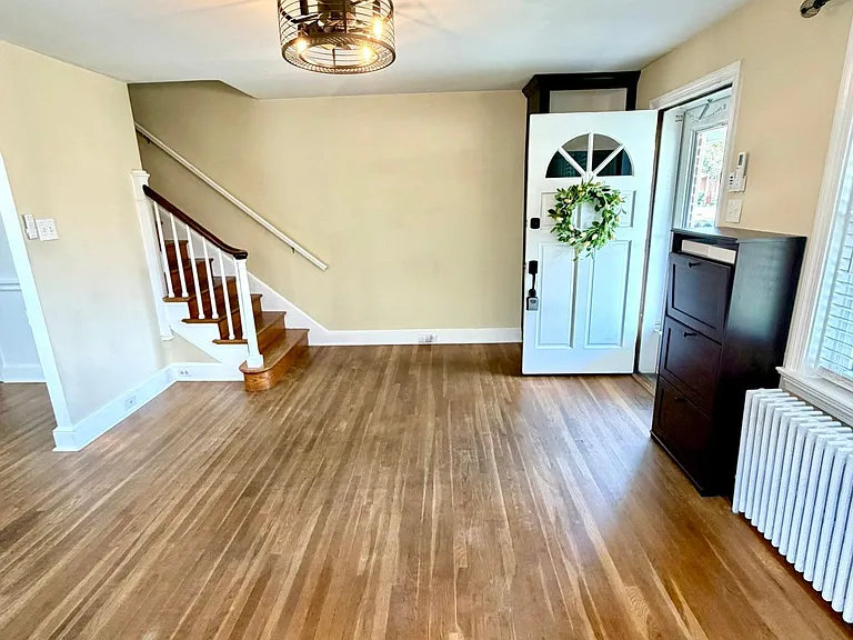 844 E Madison St — Photo 3