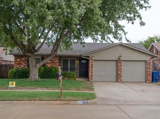 747 W Forest Dr, Mustang, OK 73064
