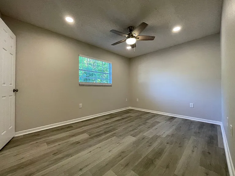 1415-1419 E Gore St — Photo 35