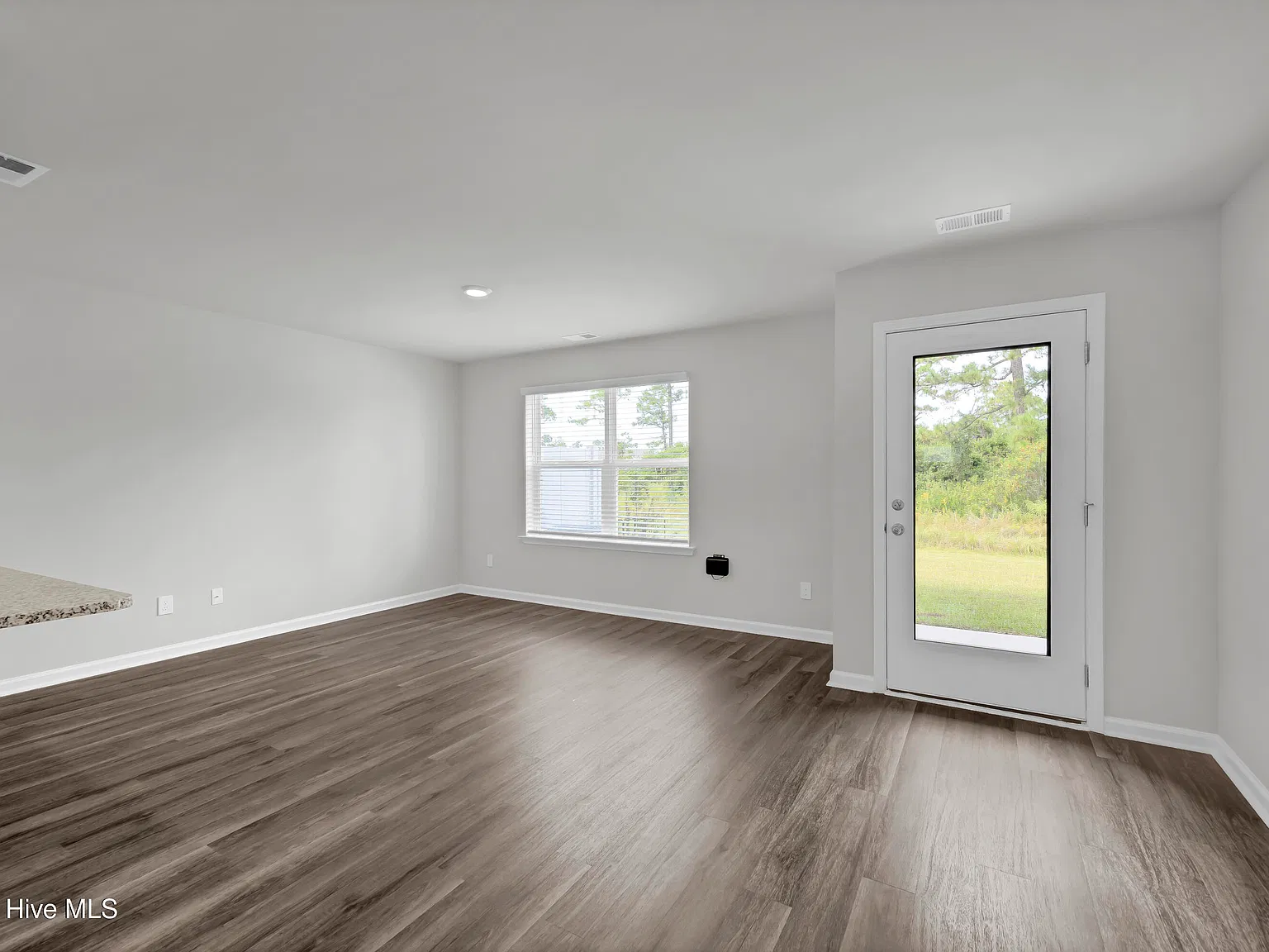 3 bed, 2.5 bath, $1,750 — Photo 4