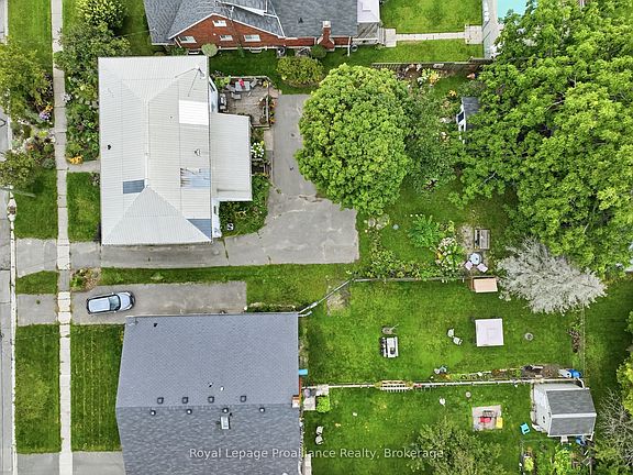 4th image of 177 Stuart St