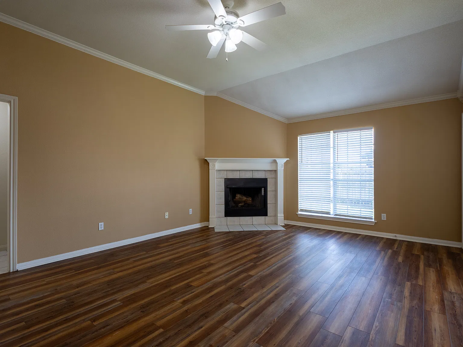3 bed, 1400 sqft, $1,600 — Photo 3