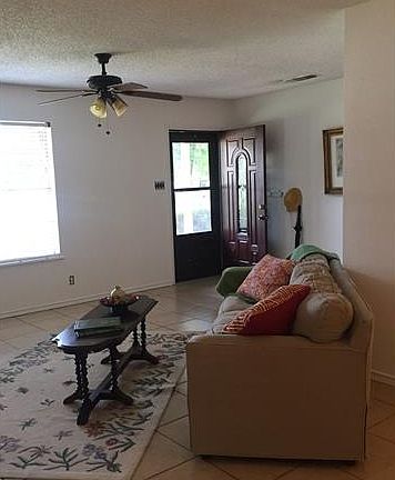 2nd image of 410 Oak St