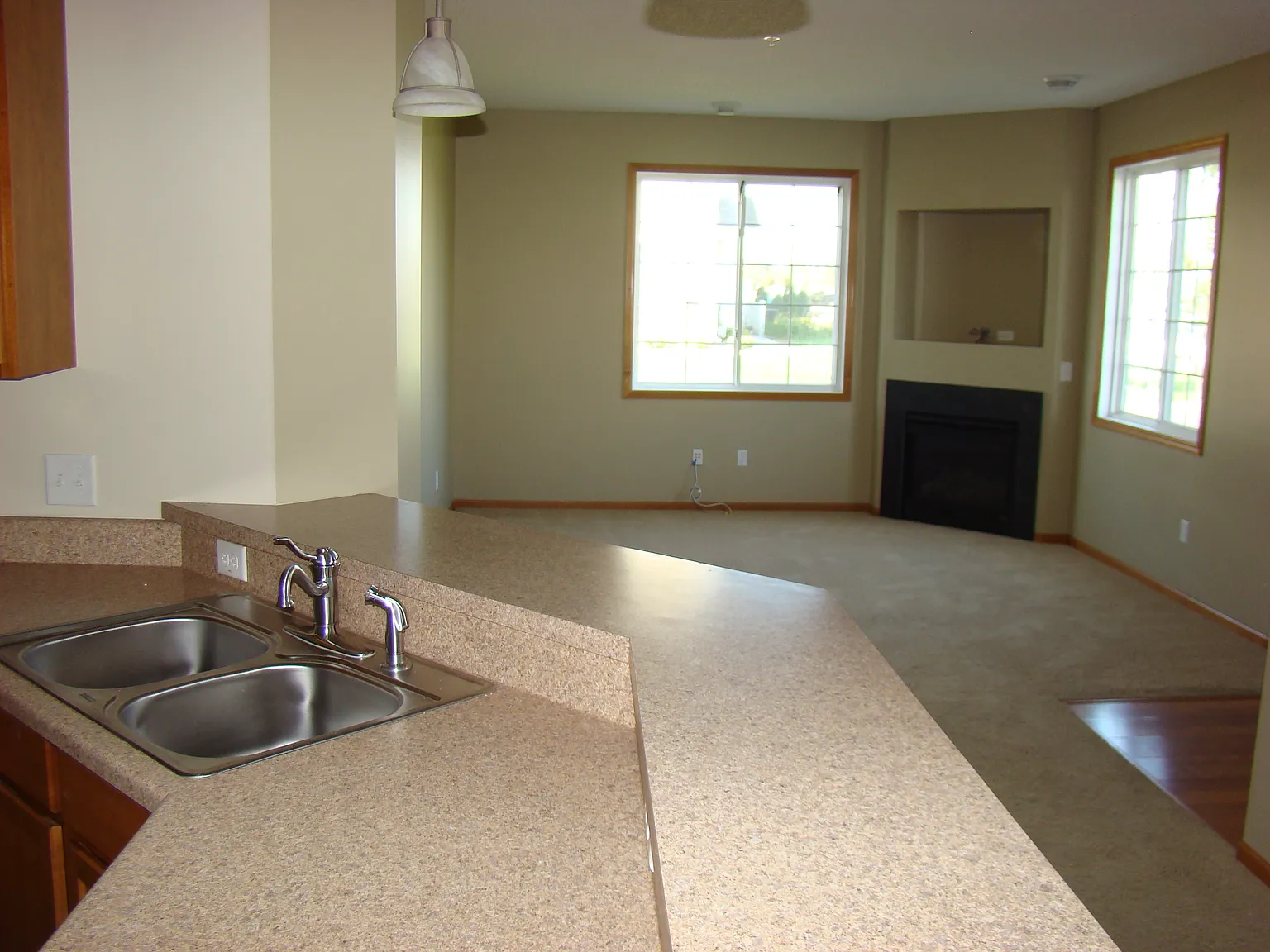 3 bed, 1.5 bath, 1652 sqft, $2,150 — Photo 4