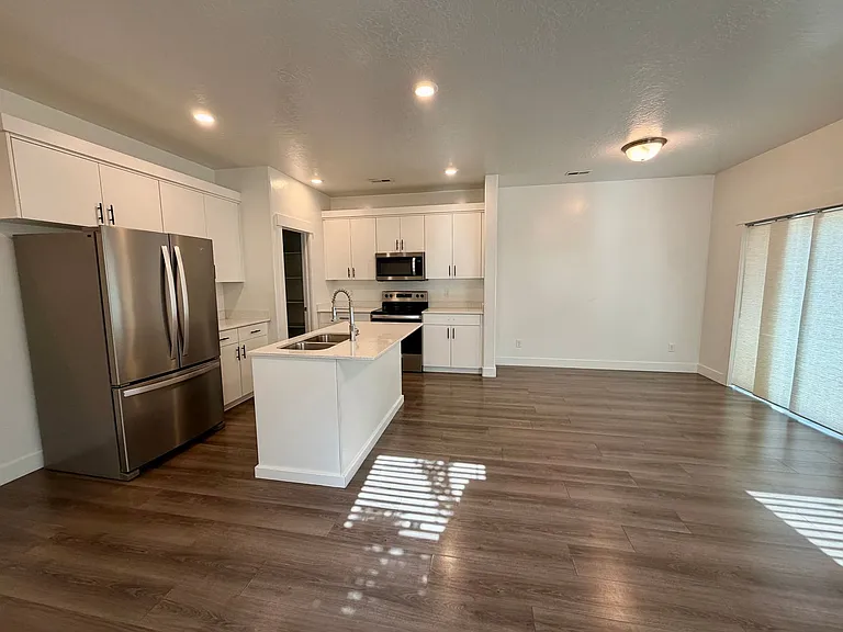 382 E 1850 N #1 — Photo 3