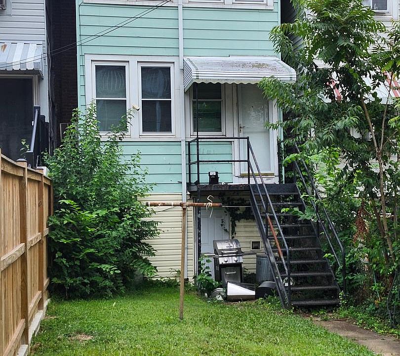 2nd image of 2810 5th St NE