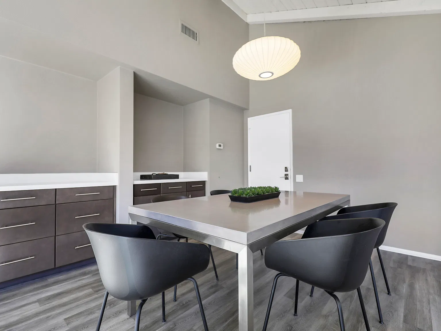 2 bed, 1180 sqft, $4,800 — Photo 3