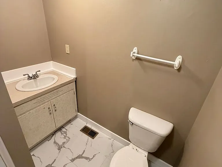 56 E Cedar St — Photo 20