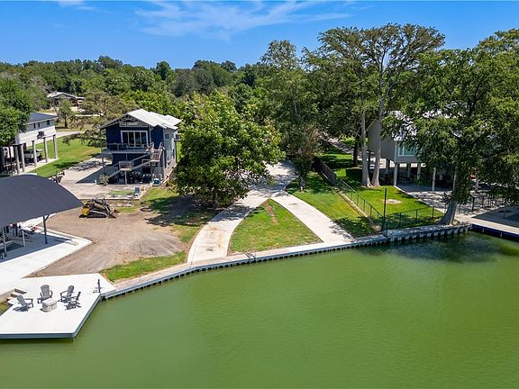 3rd image of 152 Lakeside Dr