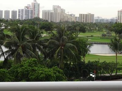 3625 N Country Club Dr APT 607, Aventura, FL, 33180