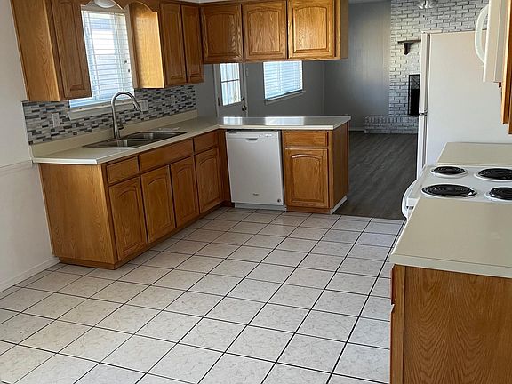 Kitchen/dining nook