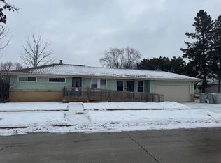 6220 N 89th St, Milwaukee, WI 53225