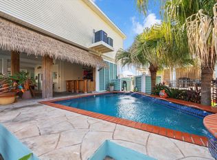 102 Bamaku Bnd, Tiki Island, TX 77554